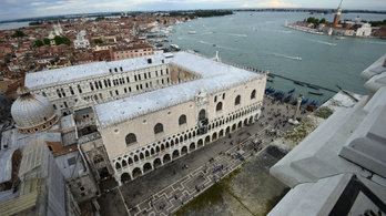 Elfogták a velencei Dózse-palotát januárban kifosztó tolvajokat