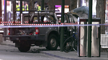 Késes terrortámadás Melbourne-ben: egy ember meghalt