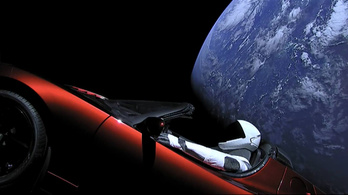A piros Tesla elérte a Naptól legtávolabbi pontját