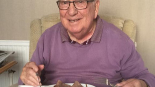 Jelenleg nincs menőbb a 85 éves kajabloggernél, aki az idősek otthonából posztol