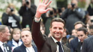 Bradley Cooper már most készül az Oscar-gálás előadására