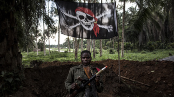 A fegyveres összecsapások árnyékában nehezen bírnak az ebolával