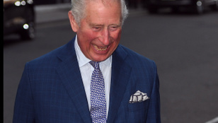 A nap képe: milyen boldog a lufijával a 70 éves Károly herceg!