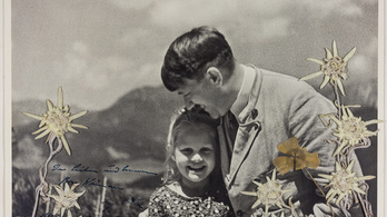 Kisebb vagyont adtak a Hitlert és kis barátját, egy zsidó lányt ábrázoló fotóért