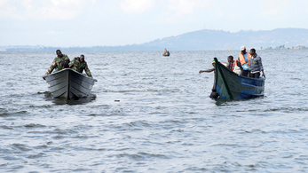 Száz emberrel süllyedt el egy kirándulóhajó a Viktória-tavon