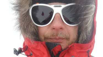 Rakonczay mély hóban tette meg az első kilométereket az Antarktiszon
