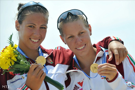 Csipes Tamara és Szabó Gabriella aranyérmet szereztek a K-2-esek 1000 méteres döntőjében