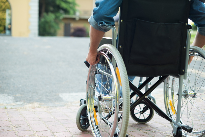Új gyógymóddal állították talpra a lebénult embereket: az egyikük már kilométereket sétál