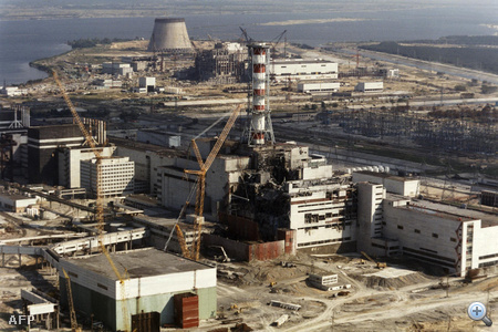 1986. október 1. Folyik a munka a felrobbant reaktornál.