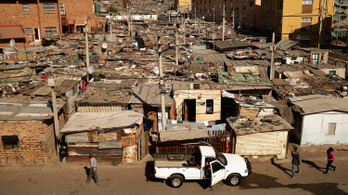 Több száz ház pusztult el egy dél-afrikai tűzvészben