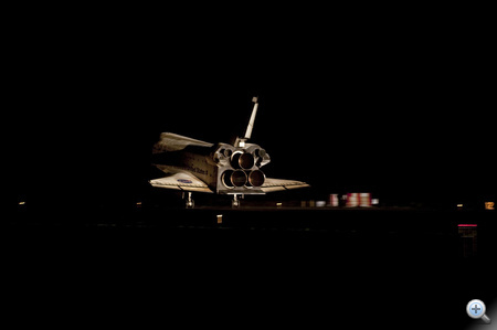 5:57-kor a megérintették a Shuttle Landing Facility 15 betonját a hátsó futóművek.