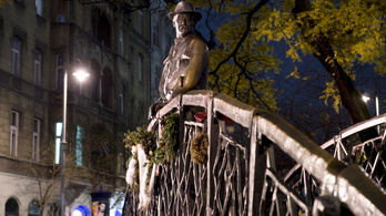 Történelemhamisító emlékműre cserélik le Nagy Imre szobrát