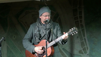 Hajléktalanokért koncerteztek a Széll Kálmán téren