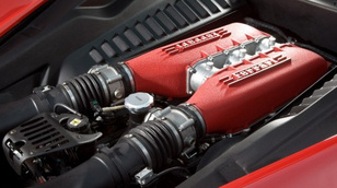 Így építs Ferrari-motort