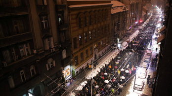 Több ezren tüntettek Belgrádban Aleksandar Vucic államfő ellen