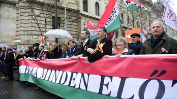 Bayer békemenetelne a tüntetések miatt