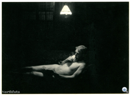G. B. Shaw saját készítésű aktfotója - ezen dátum is van: 1904. január