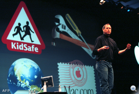 2000 - Steve új internetes stratégiákról beszél a Macworld Expo-t nyitó beszédében