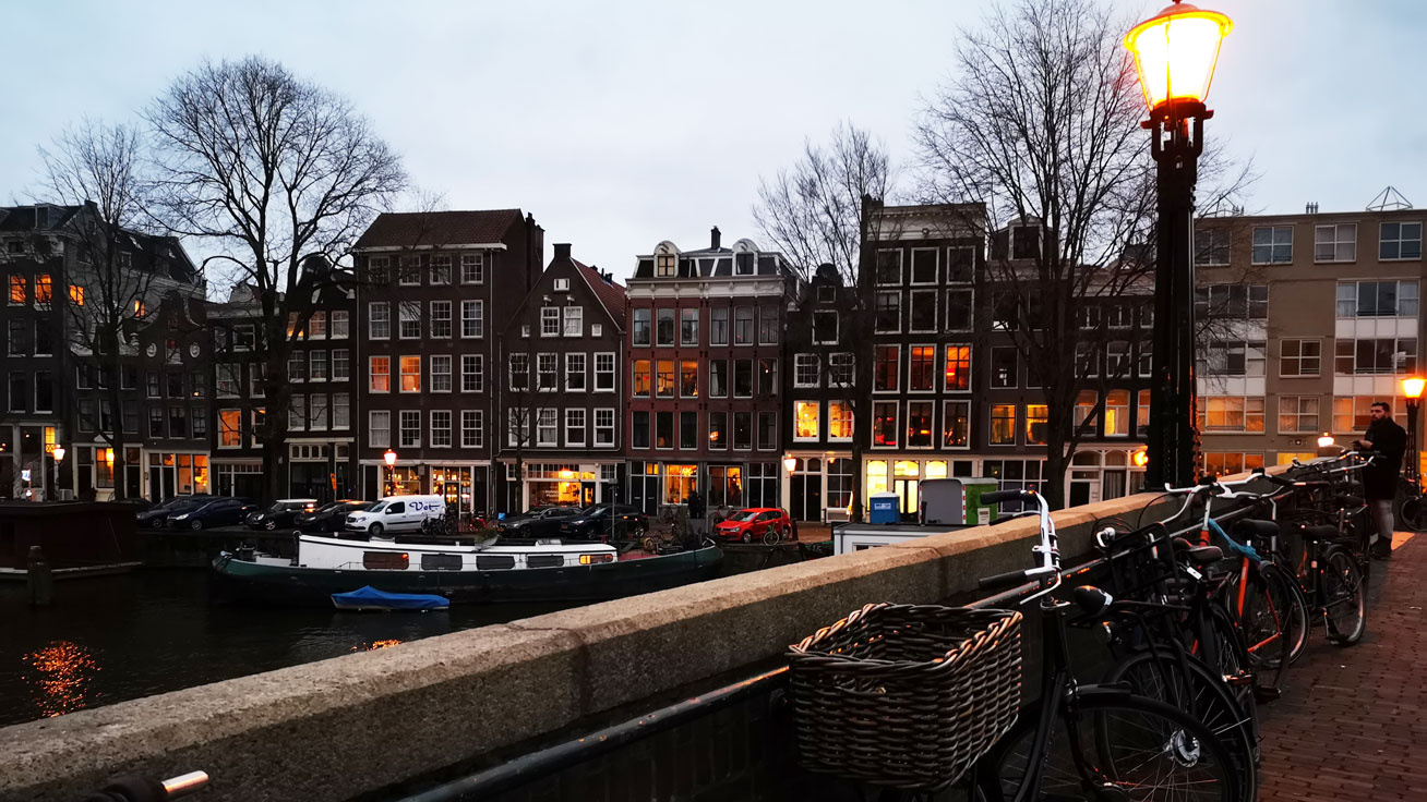 amszterdam-cover