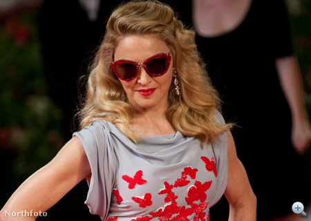 Madonna saját filmjének vetítésére vonul be