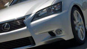 Bátrabb autókat ígér a Lexus