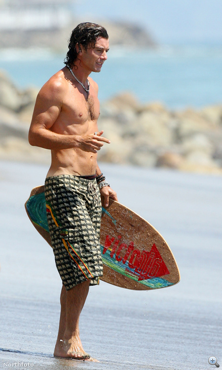 Gavin Rossdale szörfözik