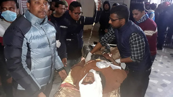 Szakadékba zuhant egy iskolabusz Nepálban