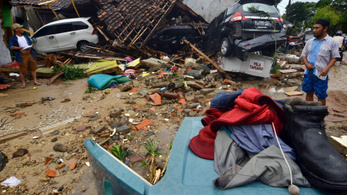 Súlyos cunami Indonéziában: 222 halott, legalább 843 sérült