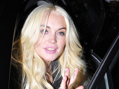 Lindsay Lohan nyelves csókot adott saját anyjának