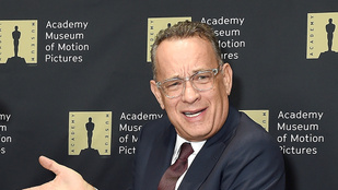 Tom Hanks ünnepi hangulatban is jófej az emberekkel