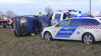 Felborult egy autó, meghalt a sofőrje Szeged közelében
