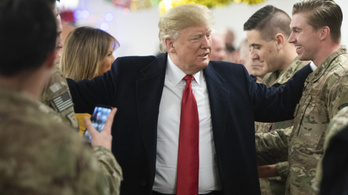 Trump váratlanul Irakba utazott