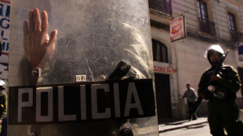 Agyonvert nőt hibáztatott a bolíviai rendőrtiszt, kirúgták