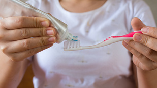 Építsd vissza a fogzománcod biomimetikus fogkrémmel vagy szájvízzel