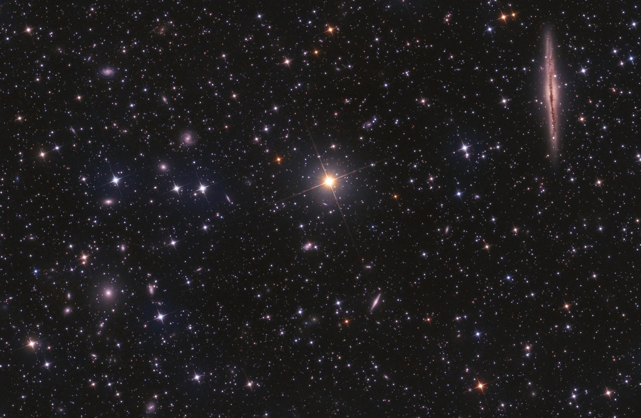 A 2017. november 2-i NASA APOD: az NGC891 Galaxis és közvetlen környezete. Ha figyelmesen megnézzük a felvételt, megszámlálhatatlan galaxis és egyéb objektum fedezhető fel a fényképen.