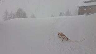 Három méter hó esett az Alpokban, több turista nem tud lejutni a hegyről