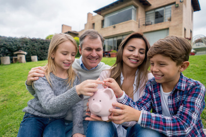 család gyerek szülő spórolás pénz (2)