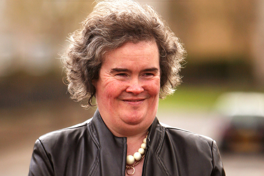 A Got Talent csúnyácska sztárja volt - Susan Boyle ilyen csinos nő lett