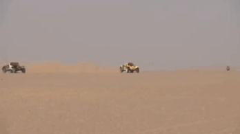 Két autónak kicsi ez a sivatag