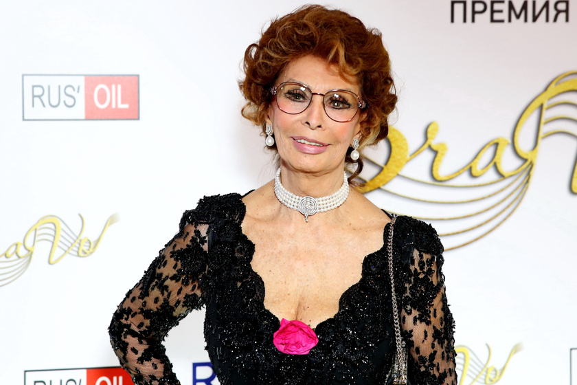Friss fotókon Sophia Loren - Elképesztően néz ki a 84 éves, olasz díva