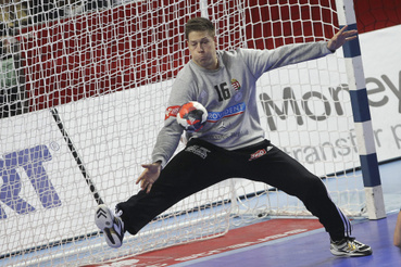 Mikler Roland kapus az olimpiai kvalifikációs férfi kézilabda Európa-bajnokság középdöntőjének 2. csoportjában vívott Spanyolország - Magyarország mérkőzésen a lengyelországi Wroclawban 2016. január 26-án.