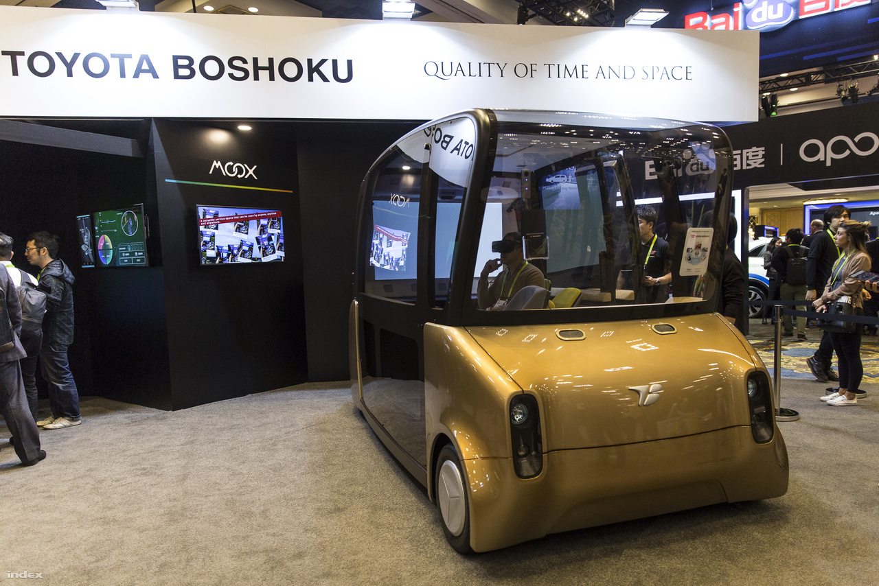 A japán Toyota Boshoku Moox névre hallgató elektromos önvezető kisbusza.