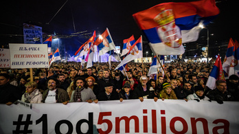 Több ezren tüntettek a szerb elnök ellen