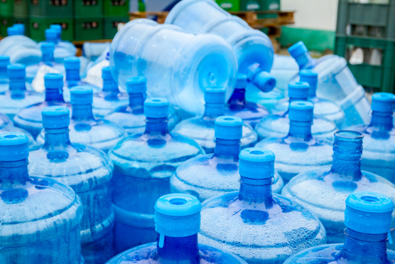 Tönkreteszik a beleinket a műanyagpalackos vizek?