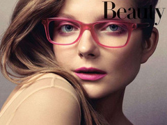 Mihalik Enikő szemüveges a japán Vogue-ban