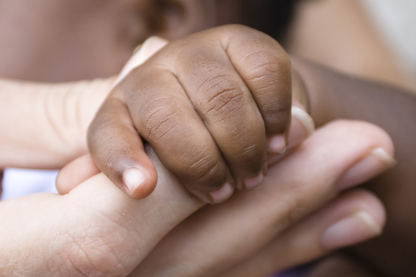 A kórház csodájának tartják a csecsemőt: édesanyja a szüléskor halt meg ebolában