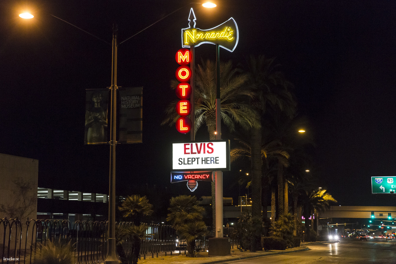 A The Normandie Motel 1937-ben nyitott meg (cím: 708 Las Vegas Boulevard South), egy időben a város legutolsó autós szálláshelye volt. Mint a neonreklám büszkén mutatja, egyszer maga Elvis Presley is megszállt benne.