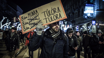 Lejáratta a kormányellenes tüntetőket, fizetnie kell a TV2-nek