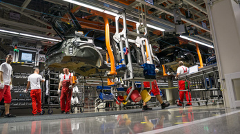 Figyelmeztető sztrájkot tartanak péntek délelőtt az Audi győri gyárában
