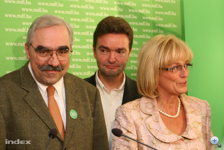 2009. június 7.  Bokros az MDF EP-képviselőjelöltje.